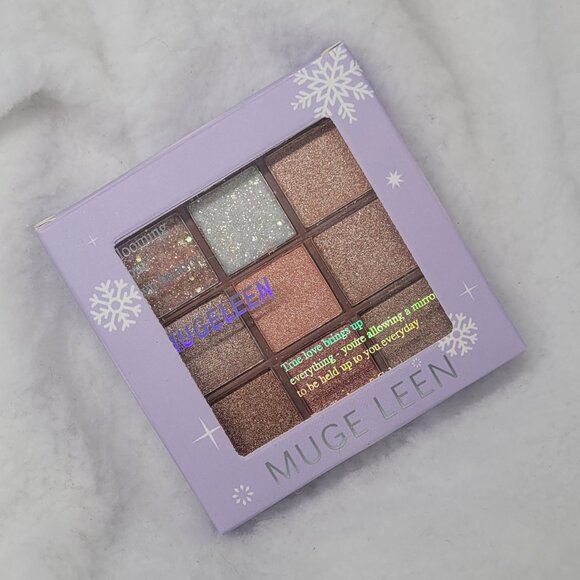 🎈 9 Color | Winter Beach | Eyeshadow Palette - Picture 1 of 5